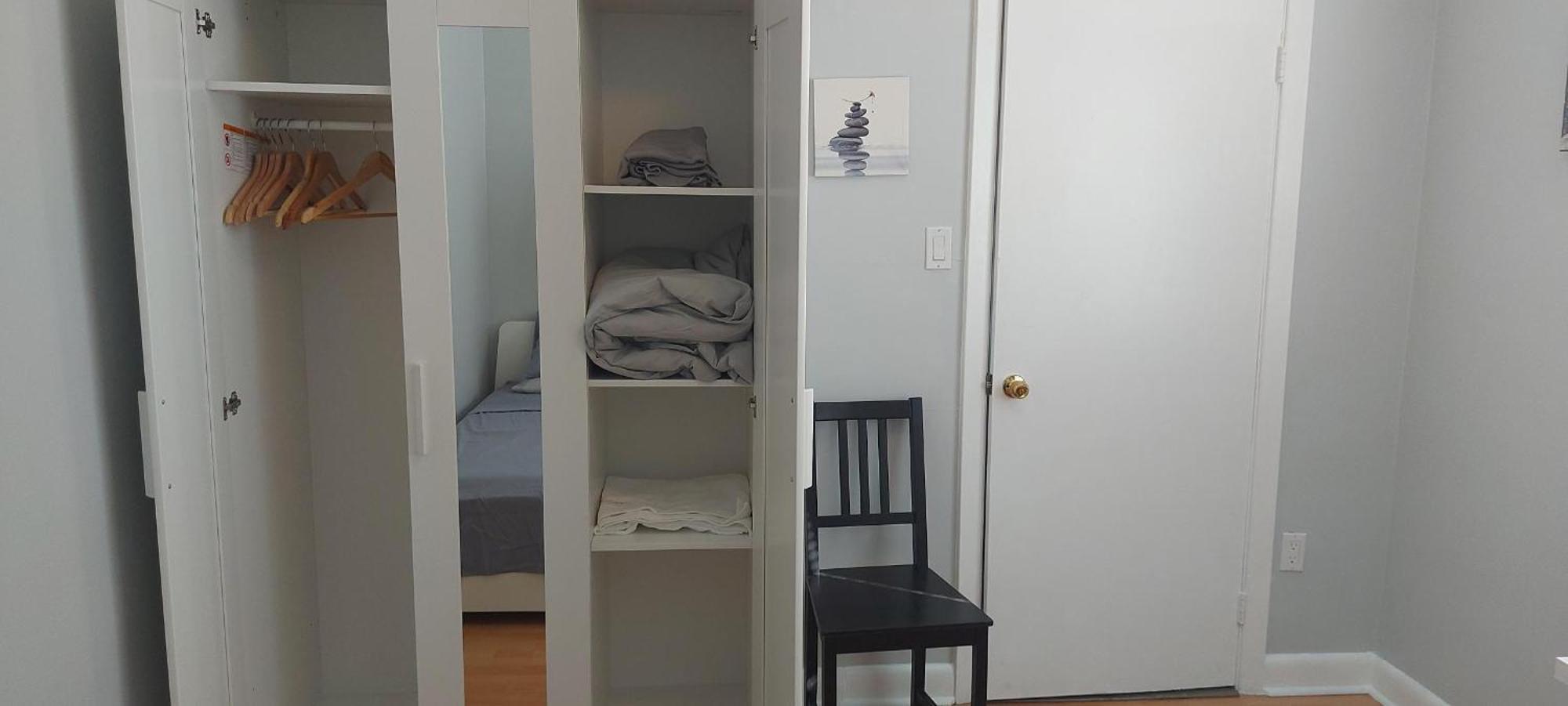 High Park Single Room With Personal Washroom And Kitchen Toronto Eksteriør bilde